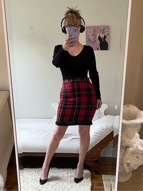 ARDEN B RED BLACK WHITE PLAID PENCIL SKIRT BLACK LACE PLEATED HEM SHAPED VINTAGE